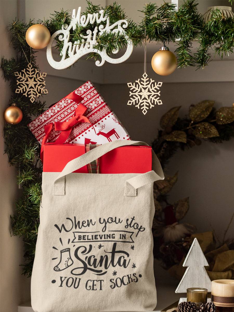 sacosa_textila_bumbac_organic_premium_vegan_cadou_Craciun_Secret_Santa_bej_when_you_stop_believing_in_Santa_you_get_socks