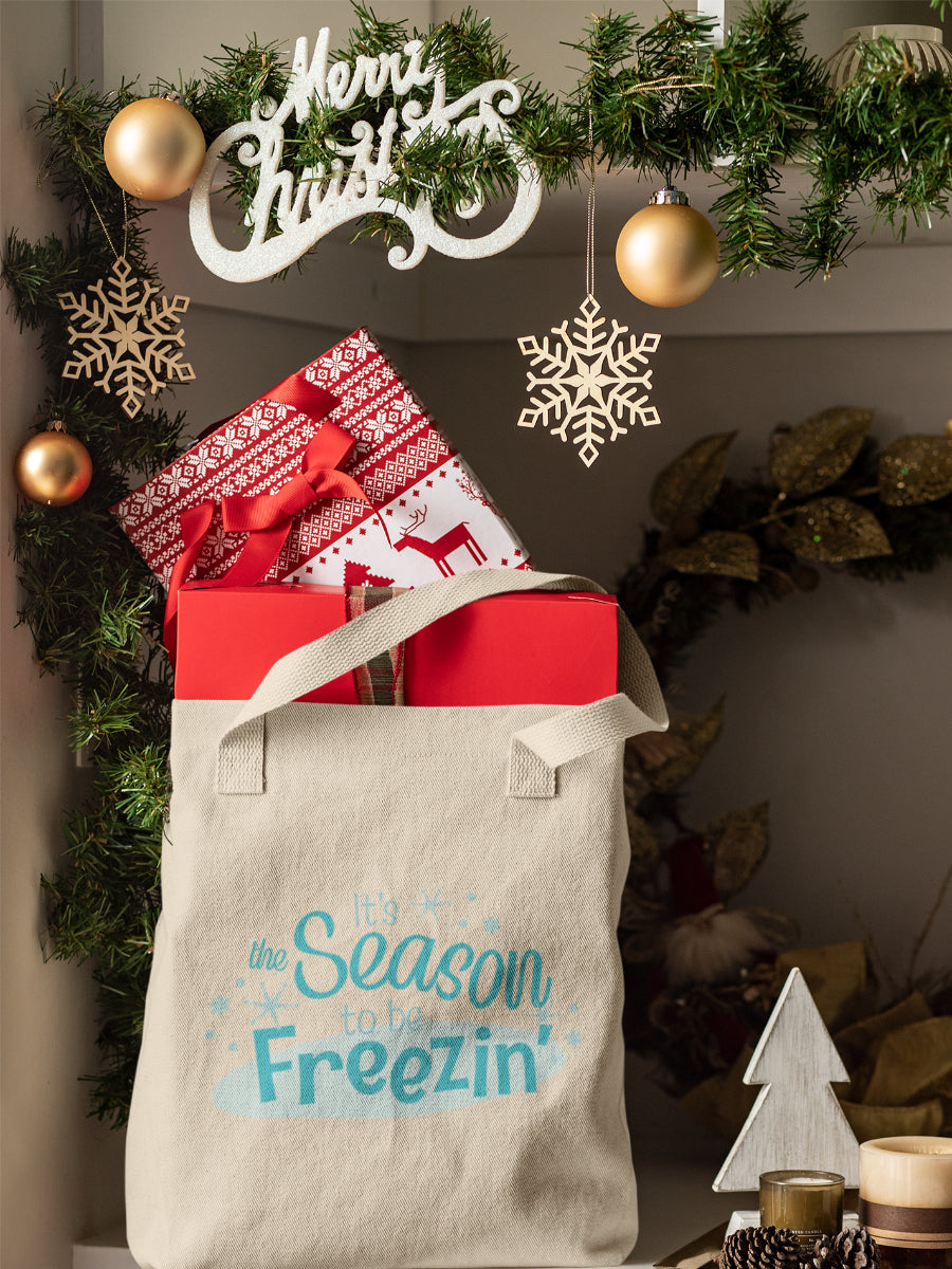 sacosa_textila_bumbac_organic_premium_vegan_cadou_Craciun_Secret_Santa_hay_creations_bej_its_the_season_to_be_freezing