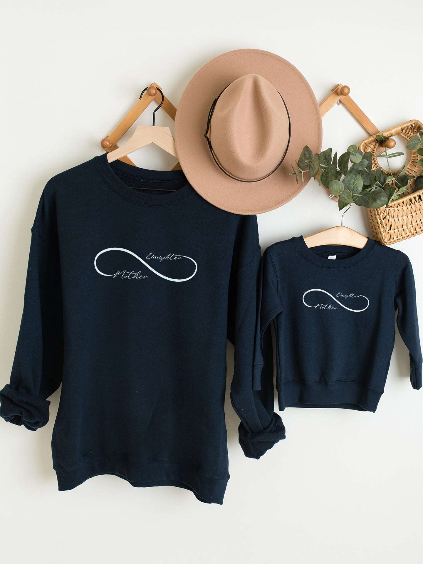 set_bluze-cu-maneca-lunga-bluza-sweatshirts-mama-copil-fiica-fata-bumbac-organic-premium-vegan-hay-creations-colectia-mom-life-infinity-symbol-navy