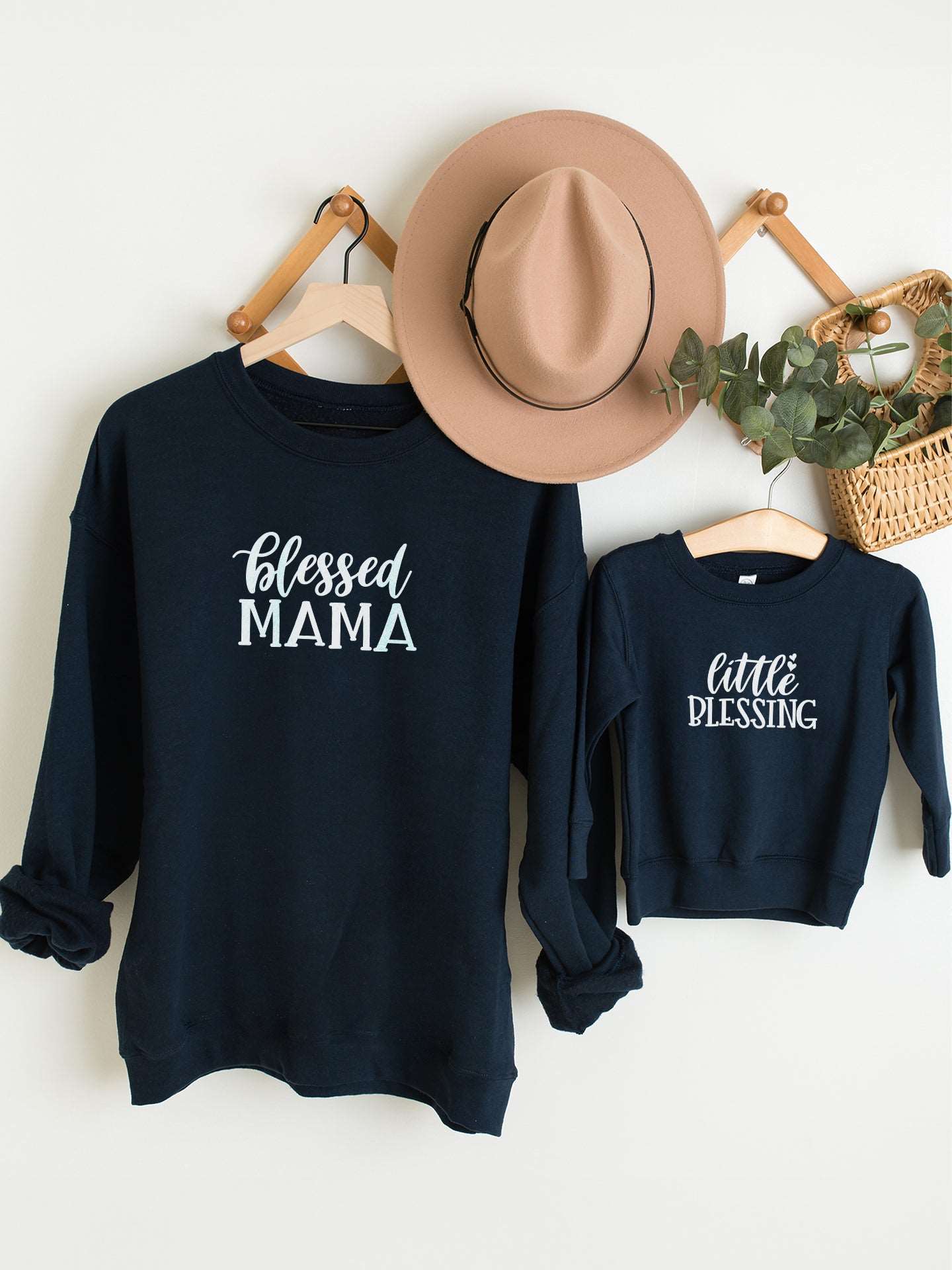 set_bluze-cu-maneca-lunga-bluza-sweatshirts-mama-copil-fiica-fiu-fata-baiat-bumbac-organic-premium-vegan-hay-creations-colectia-mom-life-blessed-navy