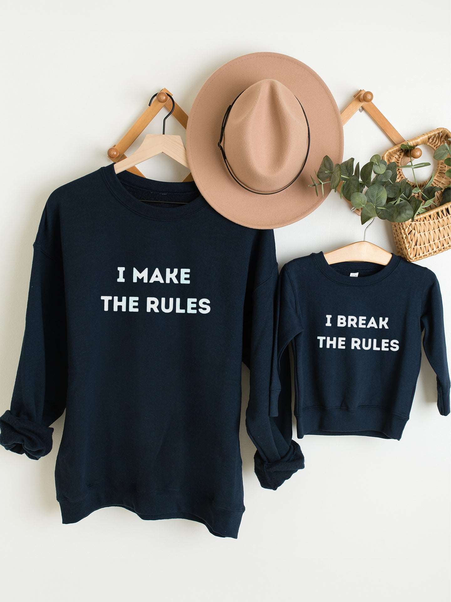 set_bluze-cu-maneca-lunga-bluza-sweatshirts-mama-copil-fiica-fiu-fata-baiat-bumbac-organic-premium-vegan-hay-creations-colectia-mom-life-i-make-the-rules-navy