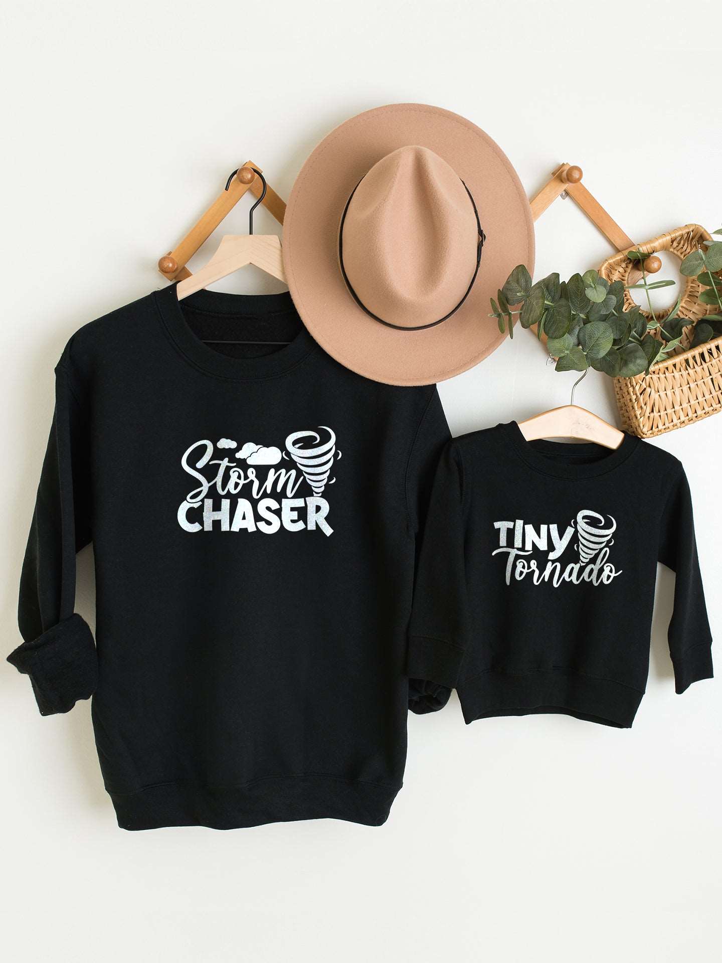 set_bluze-cu-maneca-lunga-bluza-sweatshirts-mama-copil-fiica-fiu-fata-baiat-bumbac-organic-premium-vegan-hay-creations-colectia-mom-life-tornado-negre