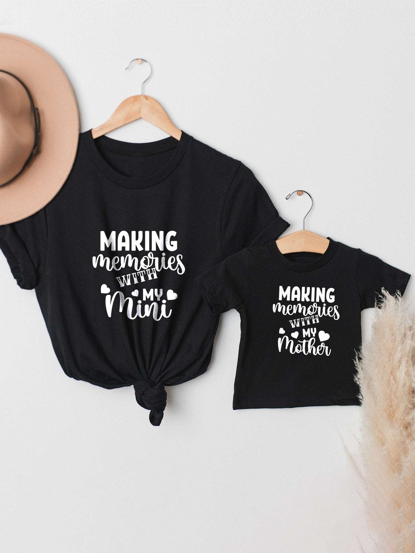 set_tricouri-mama-copil-fiica-fiu-fata-baiat-bumbac-organic-premium-vegan-hay-creations-colectia-mom-life-making-memories-with-mother-mini-negre