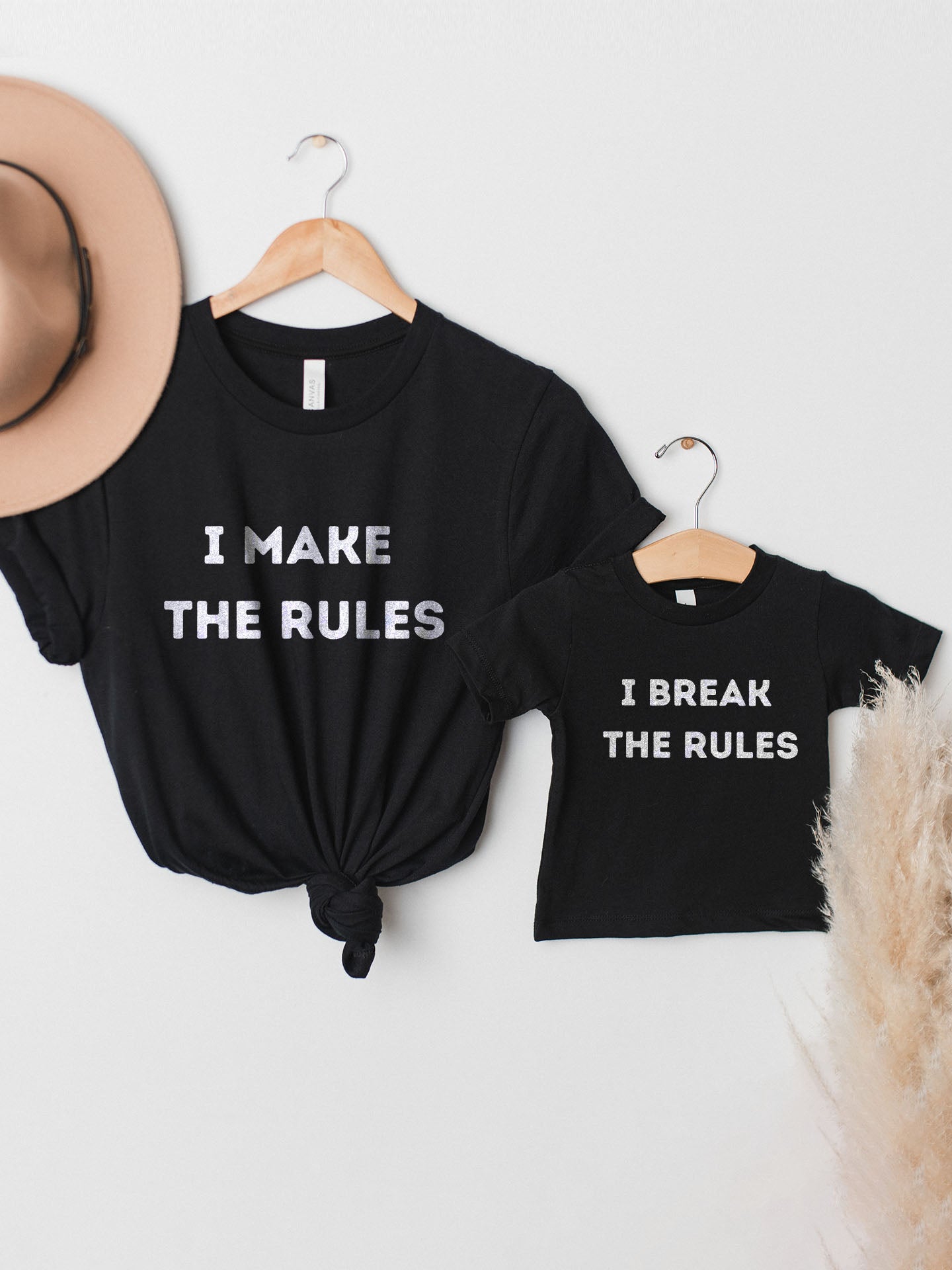 set_tricouri-mama-copil-fiica-fiu-fata-baiat-bumbac-organic-premium-vegan-hay-creations-colectia-mom-life-i-make-the-rules-i-break-the-rules-negre