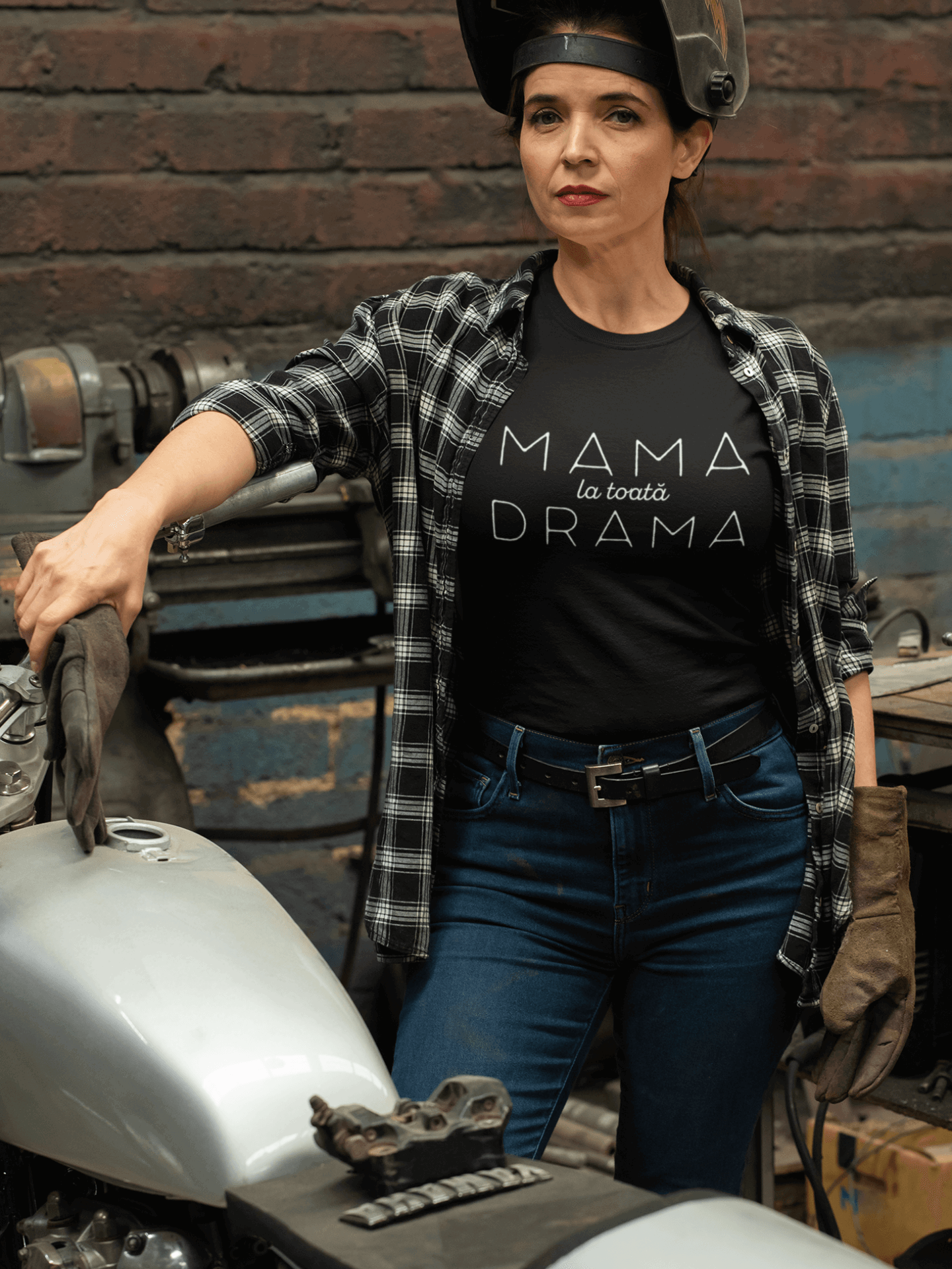 Tricou bumbac premium MAMA LA TOATĂ DRAMA