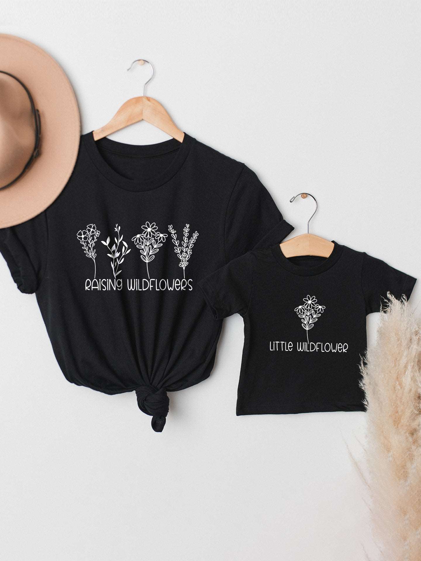     set_tricouri-mama-copil-fiica-fiu-fata-baiat-bumbac-organic-premium-vegan-hay-creations-colectia-mom-life-little-wildflower-raising-wildflowers-negre