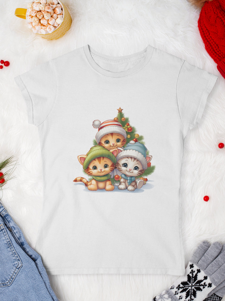 tricou_Craciun_pisici_pisica_bumbac_organic_femei_HAY_Creations_cadou_three-kittens-in-the-cold-alb
