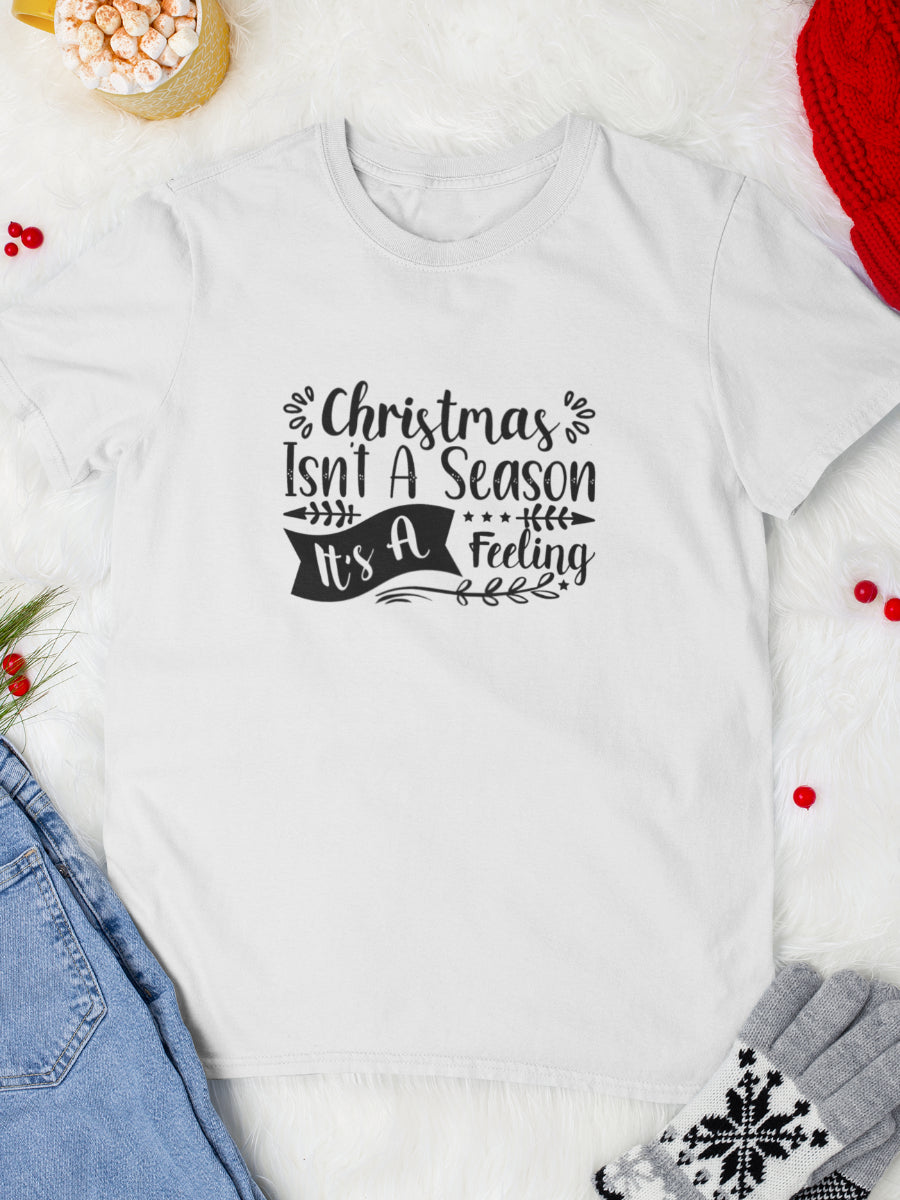 tricou_bumbac_organic_premium_vegan_cadou_Craciun_Secret_Santa-Christmas-isnt-a-season-its-a-feeling-alb-unisex-barbati