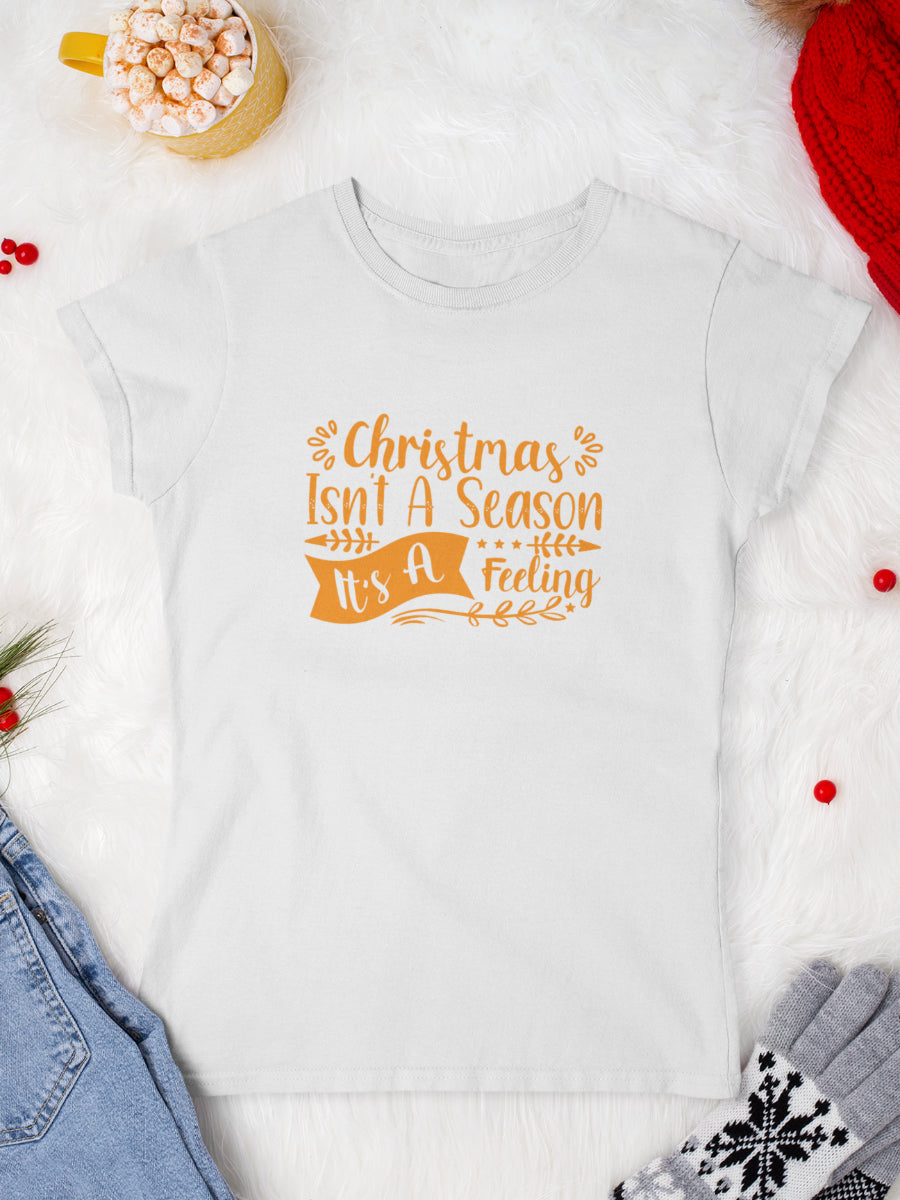 tricou_bumbac_organic_premium_vegan_cadou_Craciun_Secret_Santa__Christmas-isnt-a-season-its-a-feeling-alb-femei