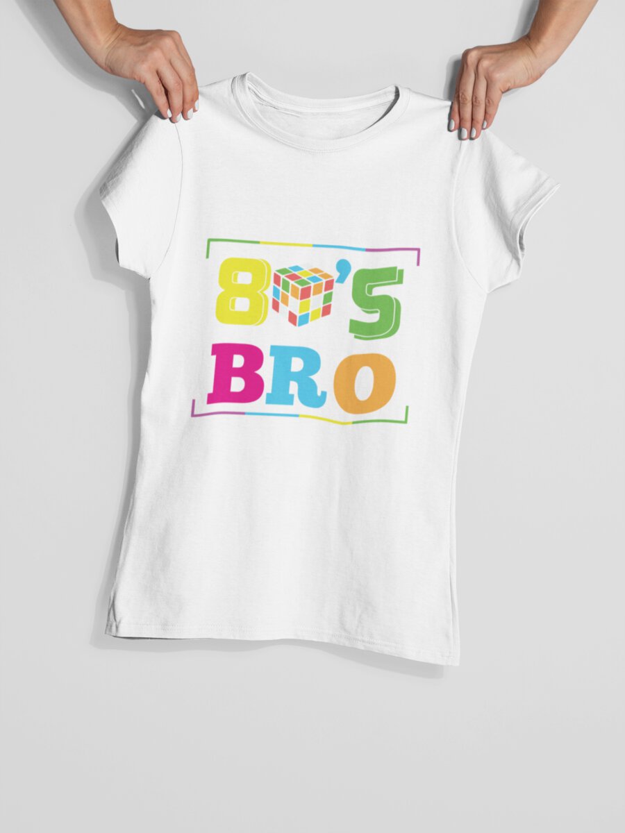  Analyzing image     tricou_bumbac_organic_premium_vegan_cadou_hay_creations_nostalgia_80s_bro_femei_alb
