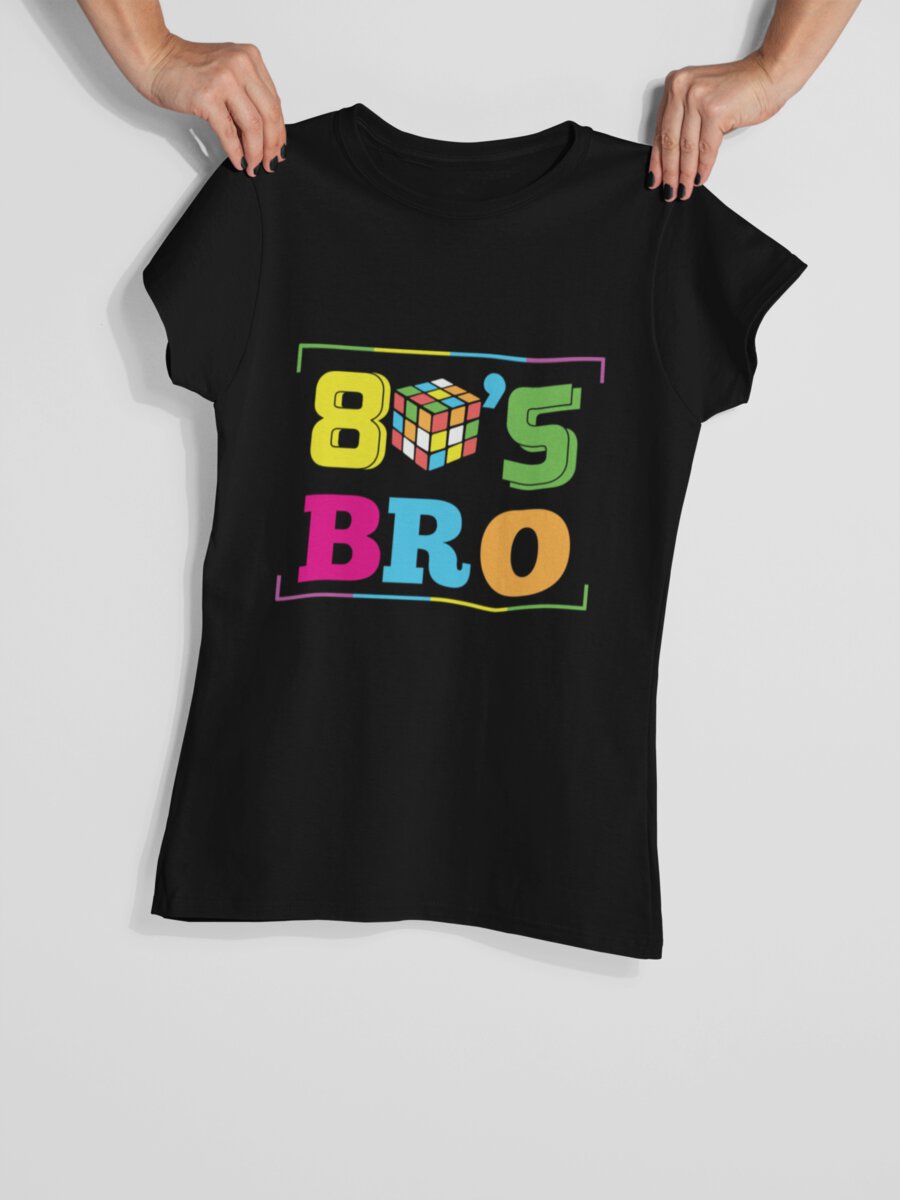  Analyzing image     tricou_bumbac_organic_premium_vegan_cadou_hay_creations_nostalgia_80s_bro_femei_negru