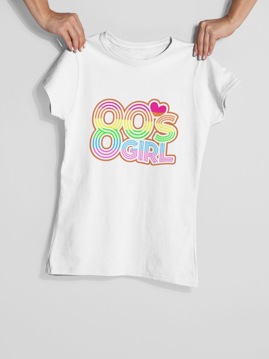  Analyzing image     tricou_bumbac_organic_premium_vegan_cadou_hay_creations_nostalgia_80s_girl_femei_alb