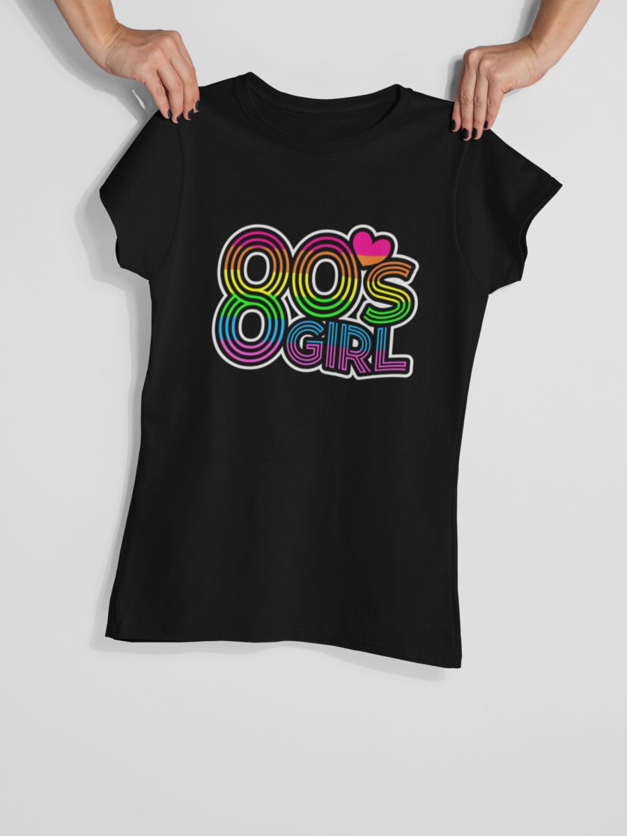  Analyzing image    tricou_bumbac_organic_premium_vegan_cadou_hay_creations_nostalgia_80s_girl_femei_negru