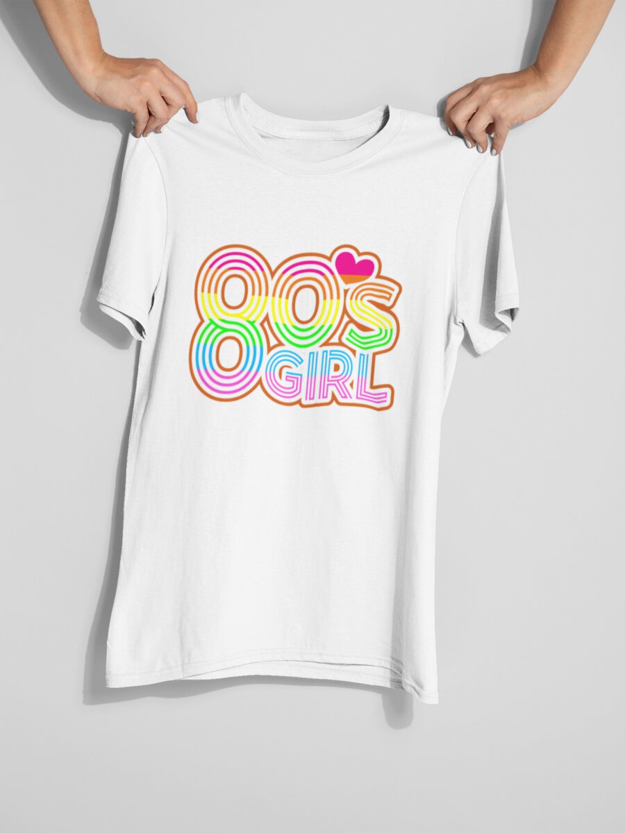 Analyzing image     tricou_bumbac_organic_premium_vegan_cadou_hay_creations_nostalgia_80s_girl_unisex_alb